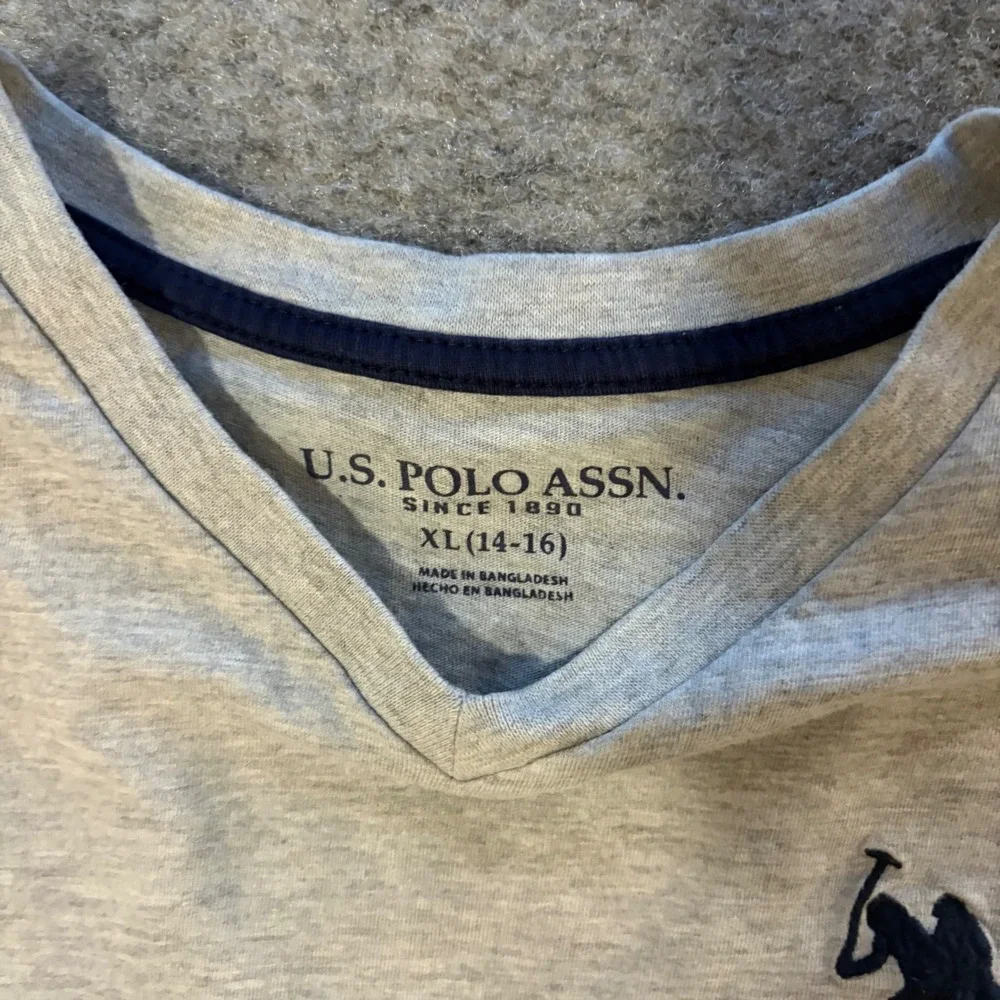 U.S. Polo Assn T-Shirt Kids XL (14-16) Gray V-Neck Big Pony Embroidered Logo - Picture 4 of 8